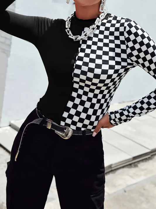 Aera – Elegant Checkered Long-sleeved Top