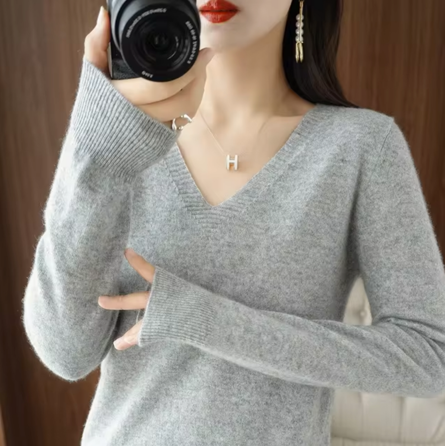 Wynn - V-neck Knitted Sweater