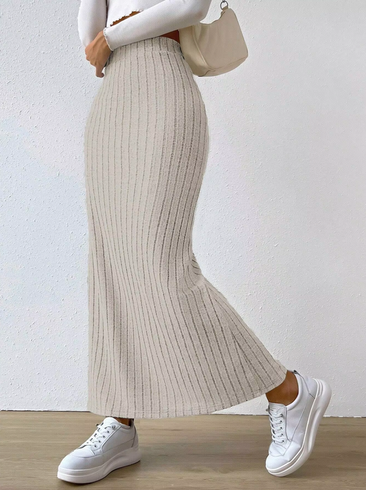 Menzy - Long High-waisted Knitted Skirt