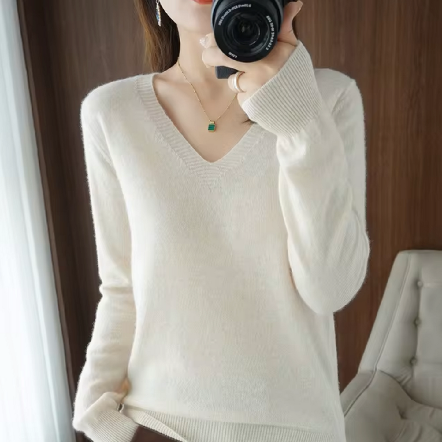 Wynn - V-neck Knitted Sweater