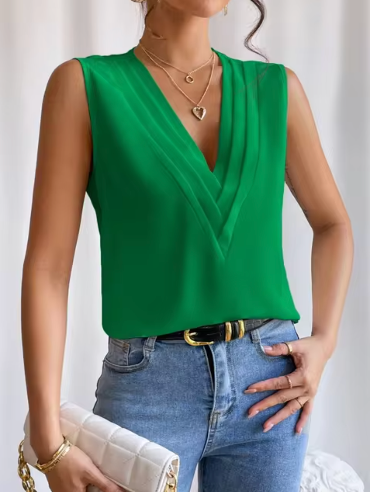 Maddie – Elegant V-neck Sleeveless Top