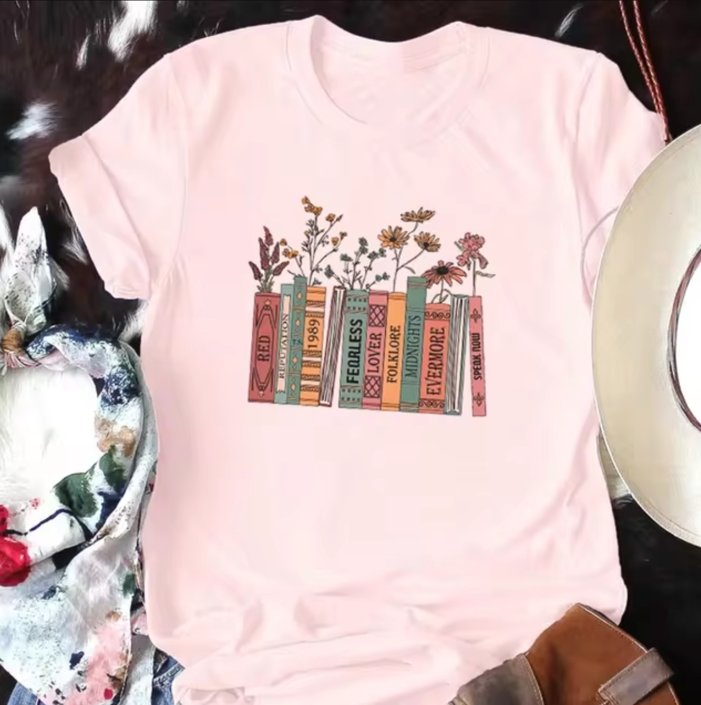 Deborah – T-shirt with Books and Flowers Print