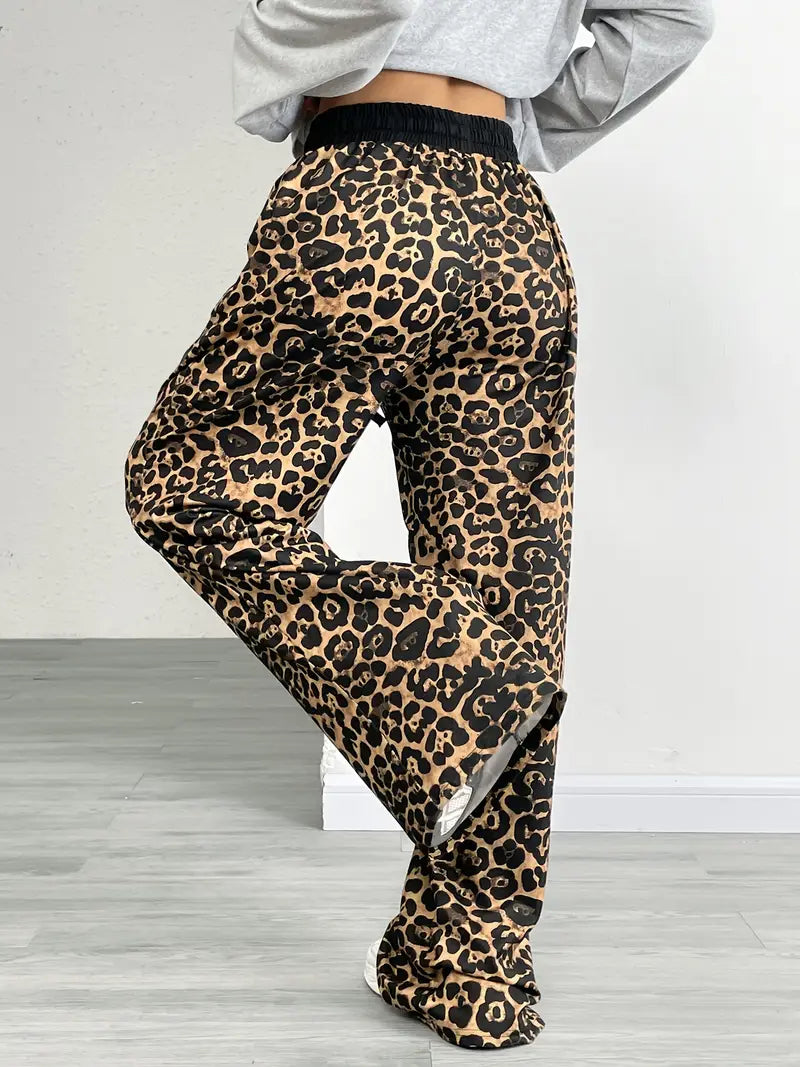 Eloise – Loose Leopard Print Pants