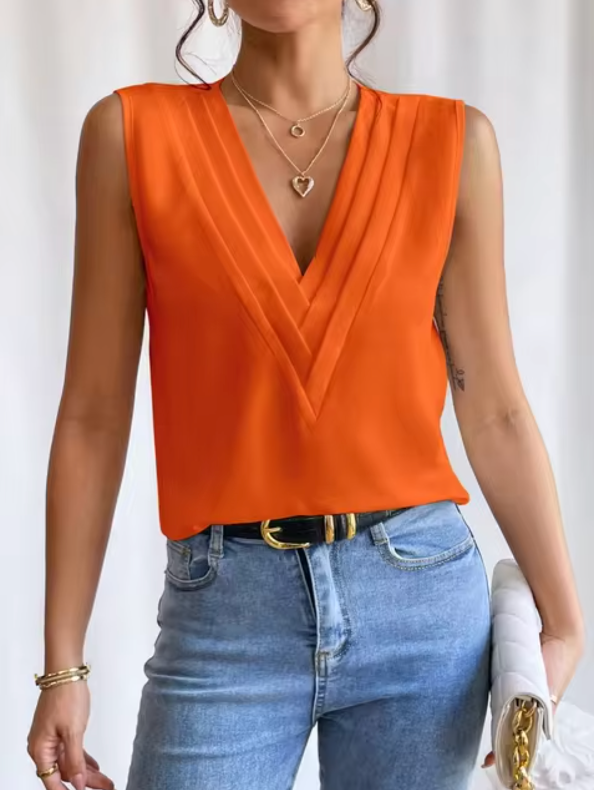 Maddie – Elegant V-neck Sleeveless Top