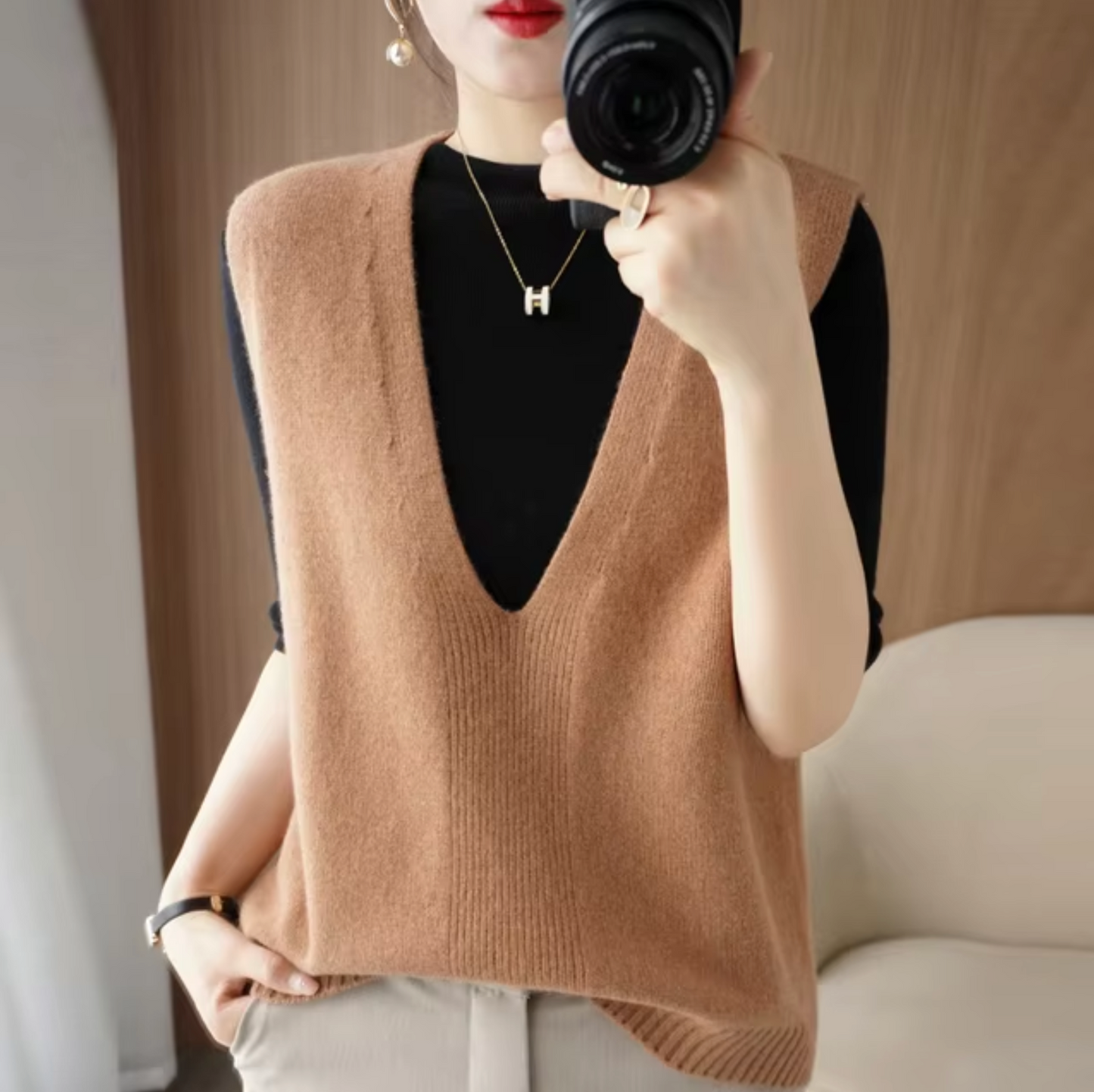 Chona – Knitted V-neck Vest