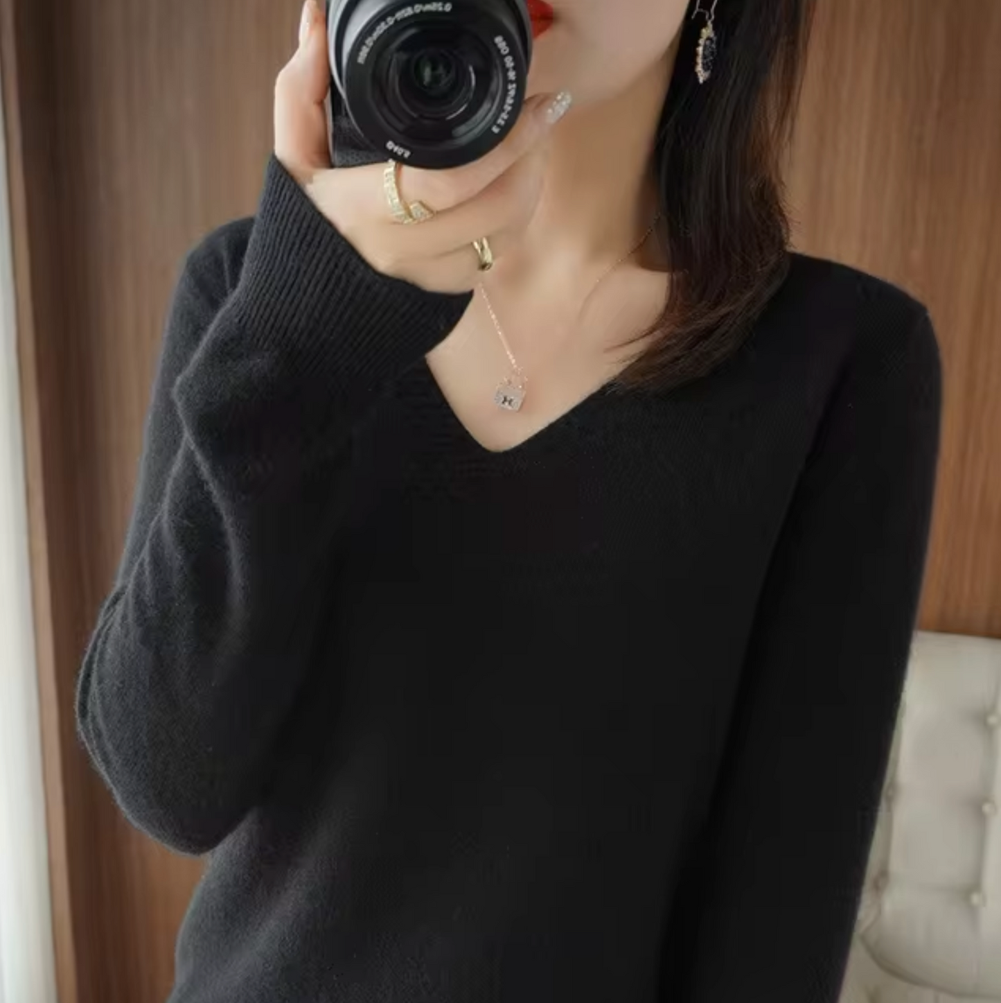 Wynn - V-neck Knitted Sweater