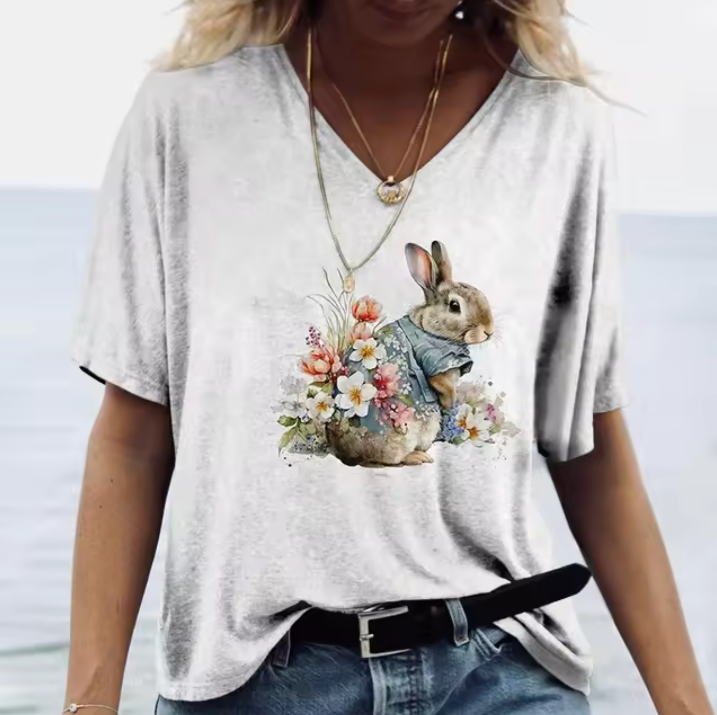 Rochel – White T-shirts with Rabbit Print