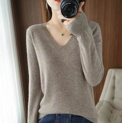 Wynn - V-neck Knitted Sweater