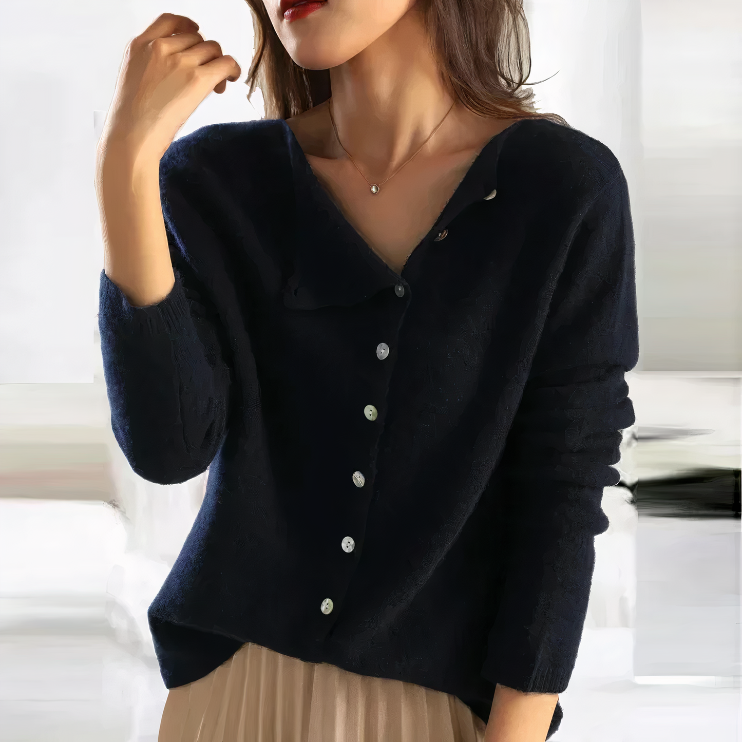 Arleth - Elegant cardigan with button closure