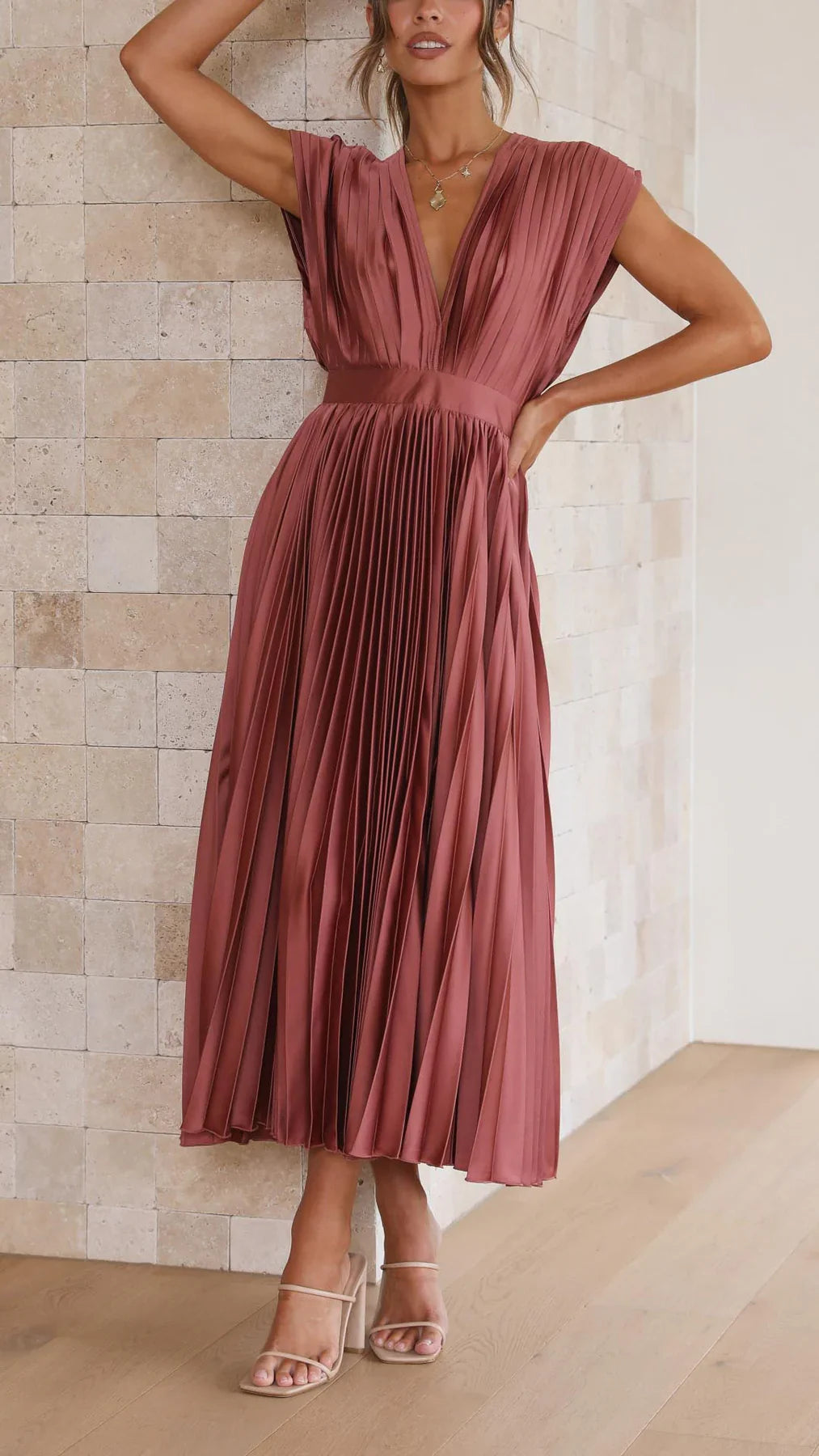 Eusebia – Elegant Pleated Dress