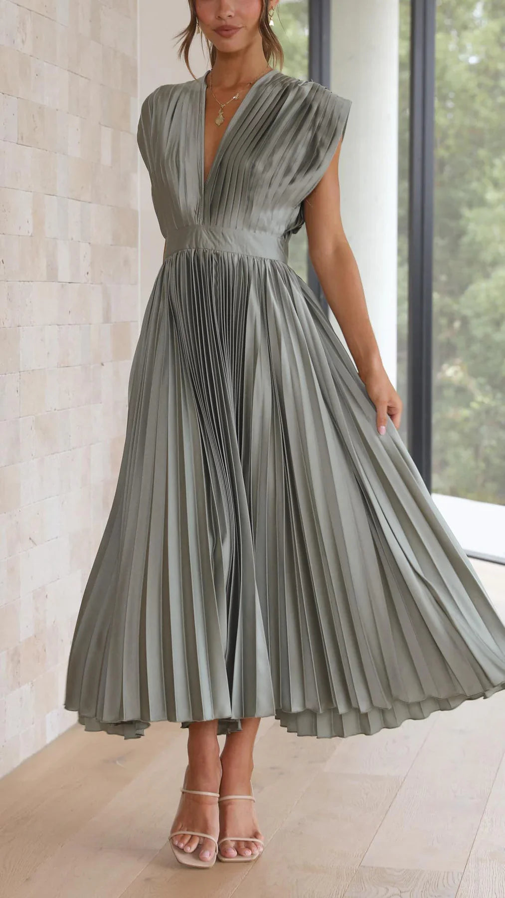 Eusebia – Elegant Pleated Dress