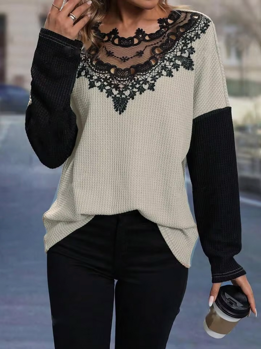 Moira – V-neck Lace Top